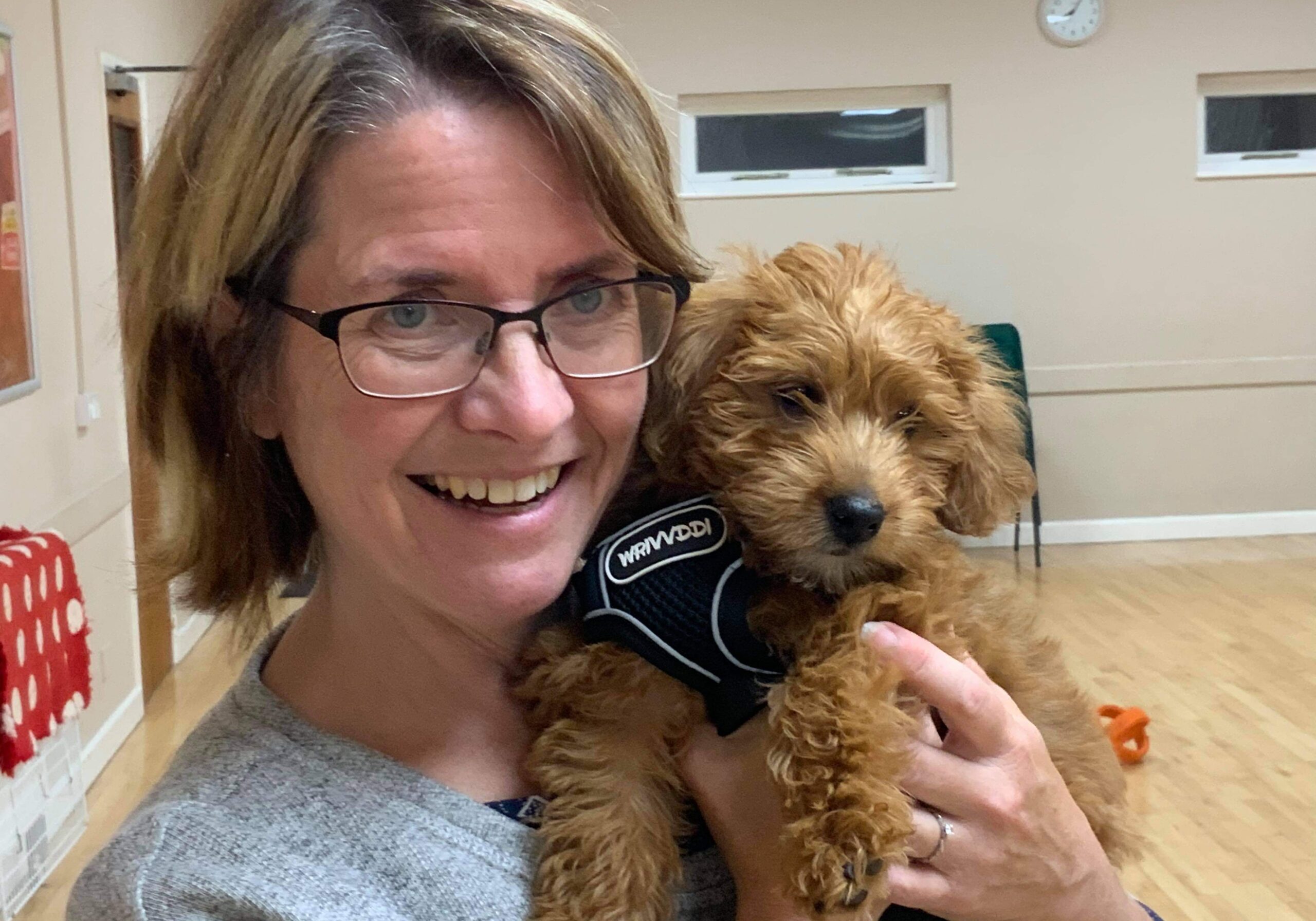 A photo of Clair Hickson with a beige cockapoo dog